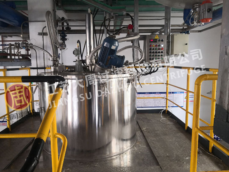 大周LGZ全自動刮刀離心機(jī)現(xiàn)場圖